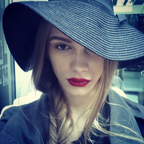 似男非女 “妖孽”般國(guó)際男模