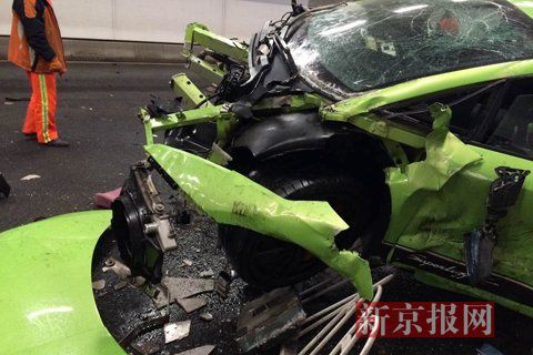 一輛蘭博基尼與一輛法拉利發(fā)生事故，現(xiàn)場(chǎng)狀況慘烈