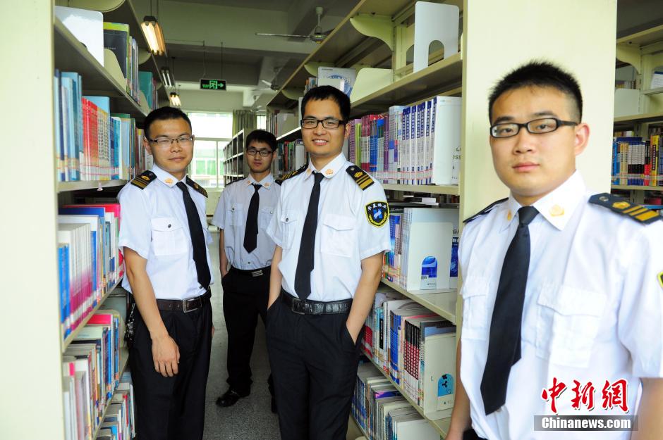 武漢高?！皠钪颈０矆F” 集體考上研究生