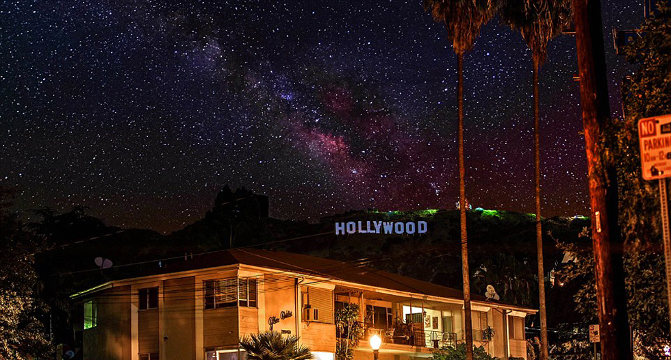 星空下的好萊塢。（網(wǎng)頁截圖）