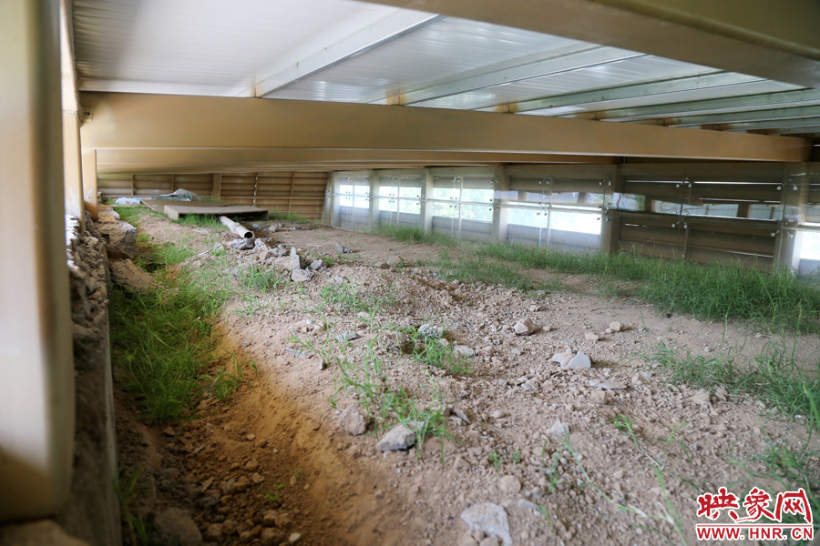 東側(cè)保護(hù)殼內(nèi)景。