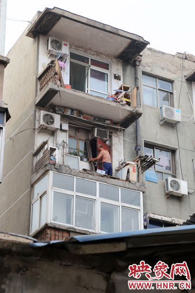 據(jù)了解，該棟房屋建造于1986年，距今已經(jīng)30年。