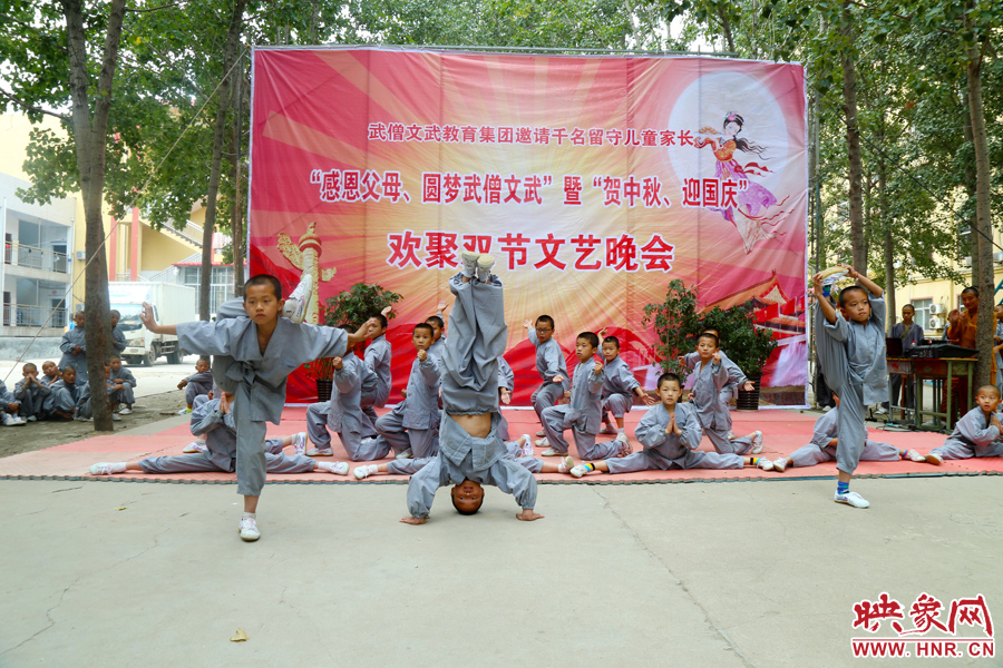 數百名少林武僧與家人團聚 跪謝父母現場痛哭