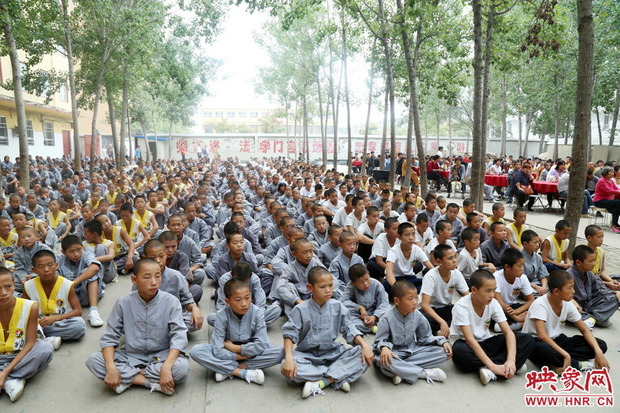 數百名少林武僧與家人團聚 跪謝父母現場痛哭