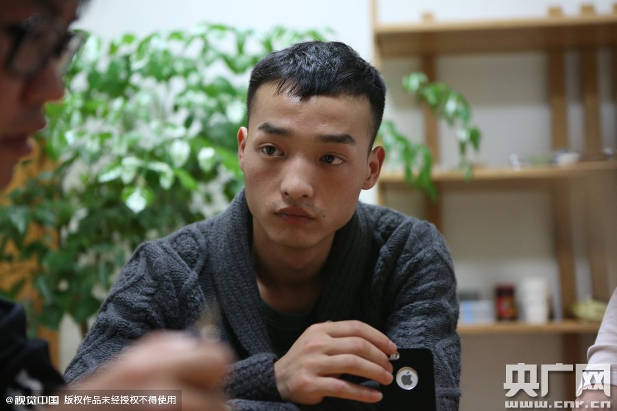 網(wǎng)絡(luò)紅人葉良辰現(xiàn)身浙江臺(tái)州，接受記者的專訪。