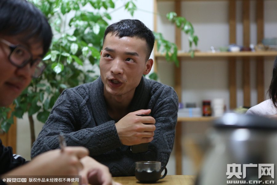 網(wǎng)絡(luò)紅人葉良辰現(xiàn)身浙江臺(tái)州，接受記者的專訪。