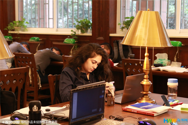 重慶大學(xué)改造翻新的“民國風(fēng)圖書館”走紅網(wǎng)絡(luò)，引得無數(shù)網(wǎng)友點(diǎn)贊