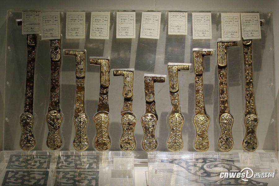 出土的車門飾。