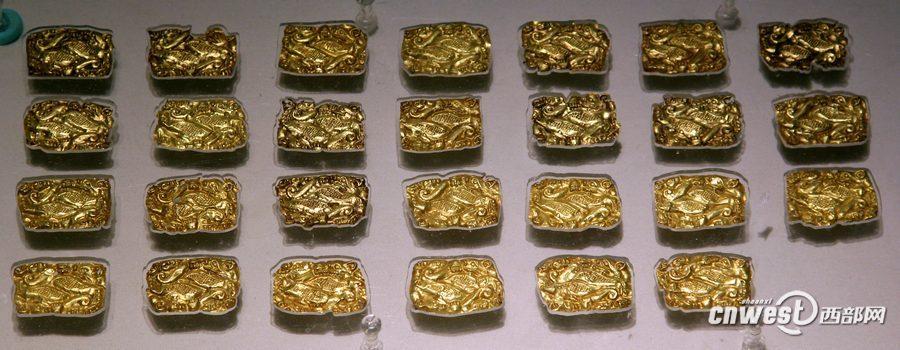 戎人墓出土的黃金牌飾。