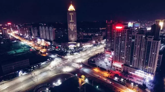 情人節(jié)最溫暖告白！84歲老人包下整樓示愛老伴