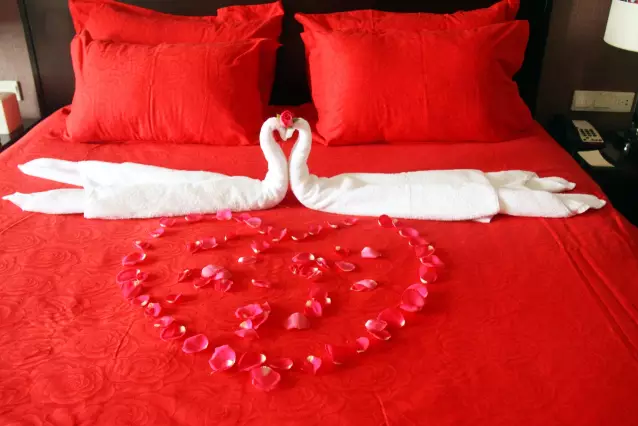 情人節(jié)最溫暖告白！84歲老人包下整樓示愛老伴