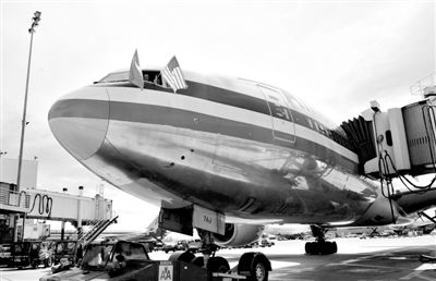 2011年4月5日，美國航空公司為洛杉磯至上海首條直飛航線的開通舉行剪彩儀式。目前，美國航空、美國聯(lián)合航空和達美航空已經(jīng)向中國提交了飛行計劃。