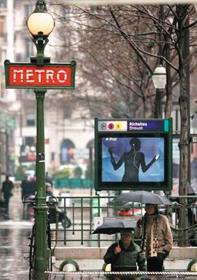 法國設(shè)置“語言警察”，防止民眾在受限制的場合說英語或聽英語內(nèi)容。