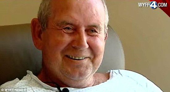 美國男子遭10次雷擊仍幸存:感覺像進(jìn)了微波爐(圖) 美國男子遭10次雷擊仍幸存:感覺像進(jìn)了微波爐(圖)