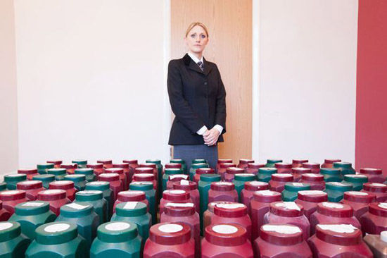 英25萬具骨灰滯留殯儀館，部分存放逾40年無人認領。（網(wǎng)頁截圖）