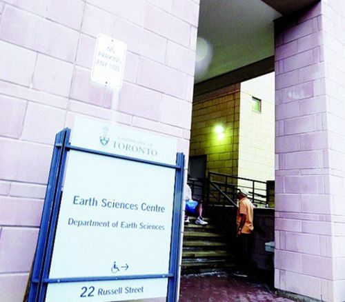 21歲中國女留學(xué)生在多倫多持刀刺傷42歲男教授 21歲中國女留學(xué)生在多倫多持刀刺傷42歲男教授