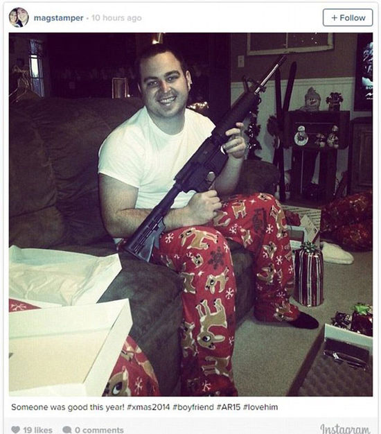 英媒盤(pán)點(diǎn)熱門(mén)圣誕禮物 送槍成新潮流(組圖)