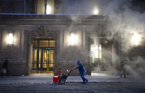 特大暴風(fēng)雪襲擊美國(guó)東北部，多州進(jìn)入緊急狀態(tài)。