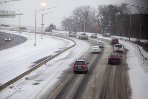特大暴風(fēng)雪襲擊美國(guó)東北部，多州進(jìn)入緊急狀態(tài)。