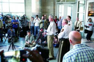 　圣路易斯縣檢方15日宣布，當(dāng)?shù)鼐揭炎カ@12日在弗格森市槍擊兩名執(zhí)勤警察的犯罪嫌疑人威廉斯。