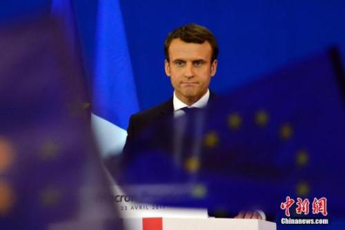 圖為馬克龍在慶祝集會上。中新社記者 龍劍武 攝