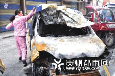 才跑8000公里的車被燒得不成樣子。