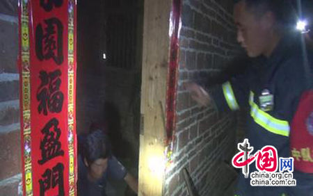 男子向父母索20萬元未果將兩位老人囚禁(圖) 男子向父母索20萬元未果將兩位老人囚禁(圖)