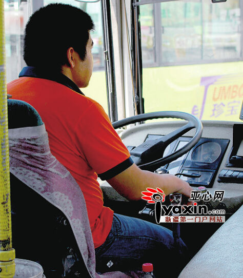 無(wú)人讓座司機(jī)拒絕開(kāi)車(chē) 被質(zhì)疑 無(wú)人讓座司機(jī)拒絕開(kāi)車(chē) 被質(zhì)疑