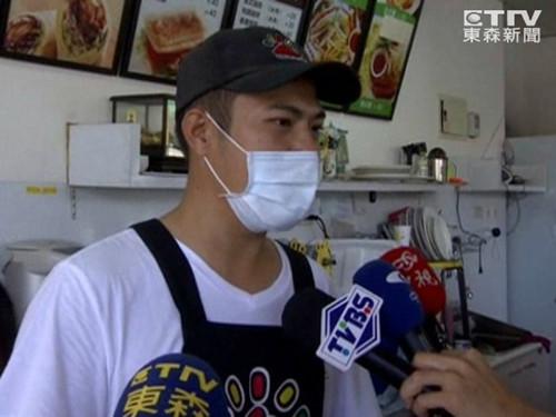 老板表示，妻子的主治醫(yī)師也說(shuō)過(guò)，確實(shí)有“驚嚇導(dǎo)致流產(chǎn)”的案例。