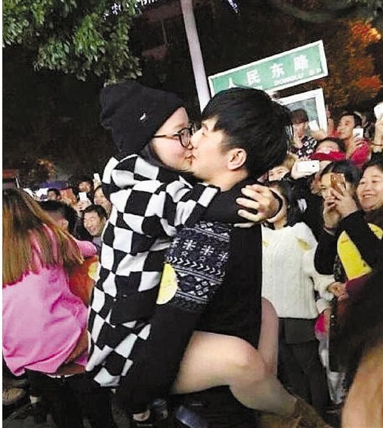 雖只是縣城的比賽，但水準(zhǔn)著實(shí)不低，居然有選手采用考拉式。