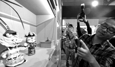 北京故宮吉祥物“壯壯”和“美美”昨天首度對外亮相。中新社發(fā)