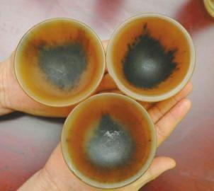 要價(jià)20萬元的犀牛角碗。