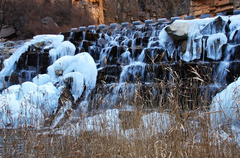 冬天來通天峽看冰掛吧!景區(qū)門票半價優(yōu)惠哦。