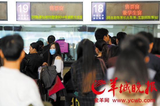 2015年春運,“囤票”不再是黃牛的專屬行為,普通乘客也開始加入其中。