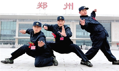 昨日，即將入伍的少林高手們啟程前合影留念