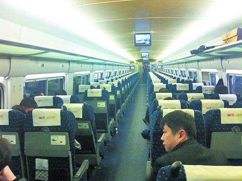 　春運頭兩天，部分高鐵上座率并不高。