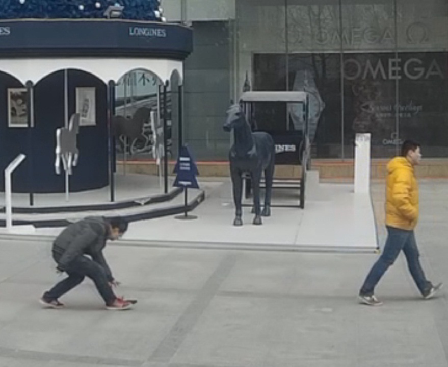 鄭州表情之跨年笑臉 撿人錢(qián)包拒絕歸還 正義哥在哪？