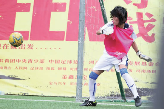 范運(yùn)杰客串門將，才止住了本方連續(xù)丟球的頹勢