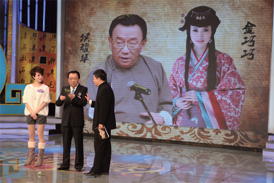 侯耀華、金巧巧在節(jié)目錄制現(xiàn)場《知根知底》供圖