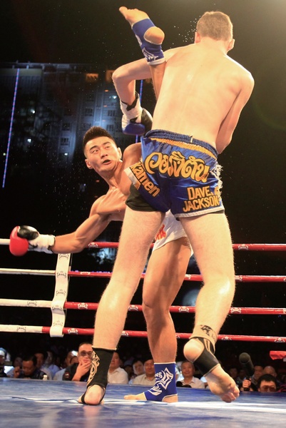 河南電視臺《武林風》欄目走進新疆，把比賽現(xiàn)場搬到了新疆建設(shè)兵團農(nóng)十三師紅星廣場