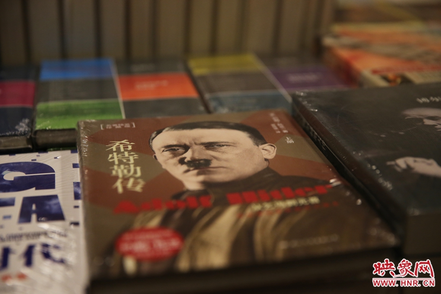 書店內(nèi)的書。