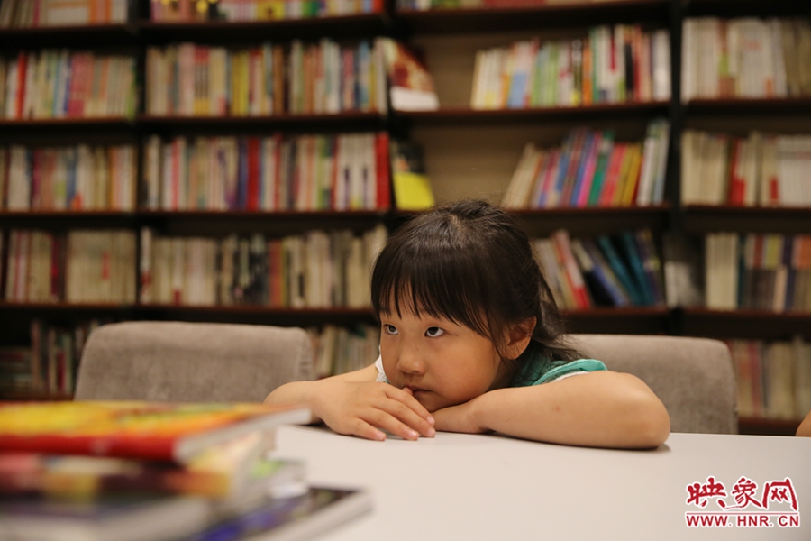 看書的人。