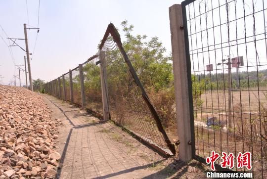 山西侯馬男童被火車撞 鐵路方索要出警救護(hù)費(圖)